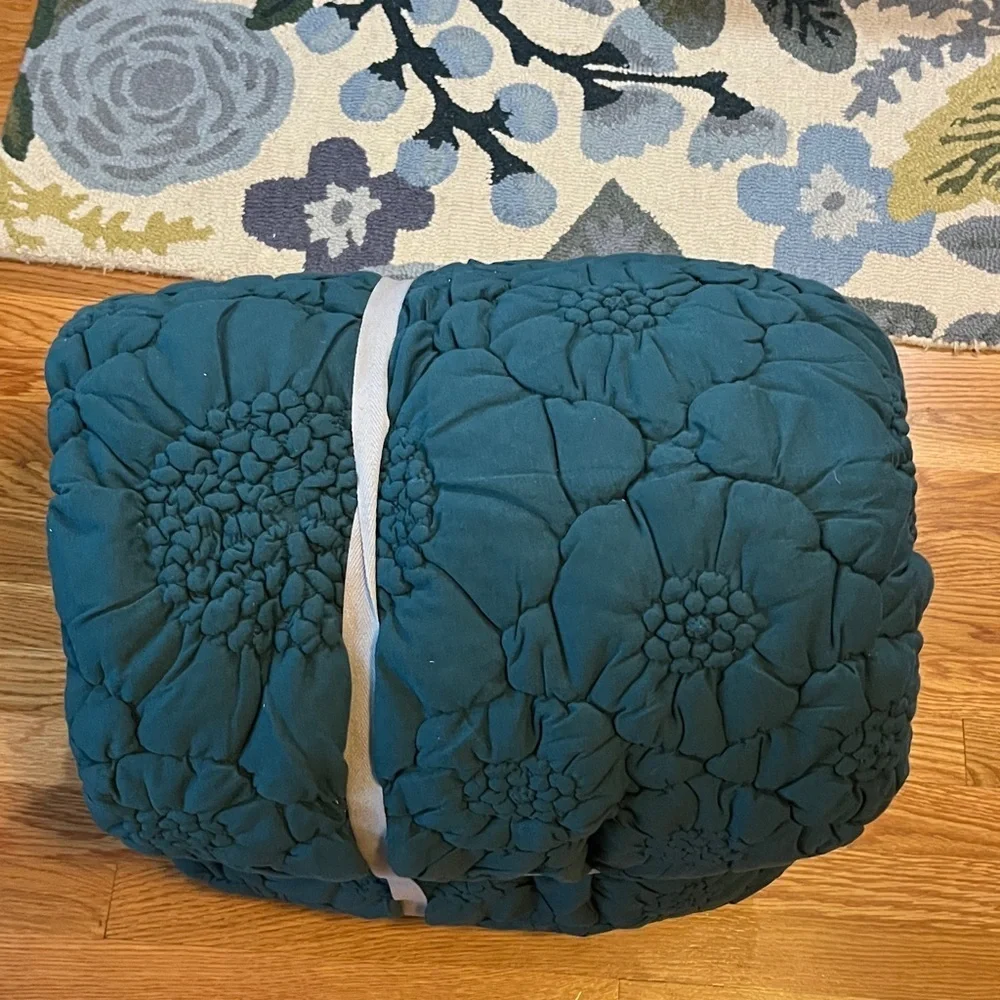 Anthropologie Dahlia Cotton Jersey Floral Quilt Size King NWT